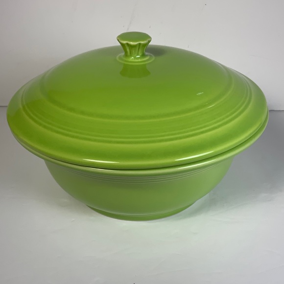 Fiesta Chartreuse Covered Casserole Fiestaware NOS 1st Quality USA - Picture 6 of 7
